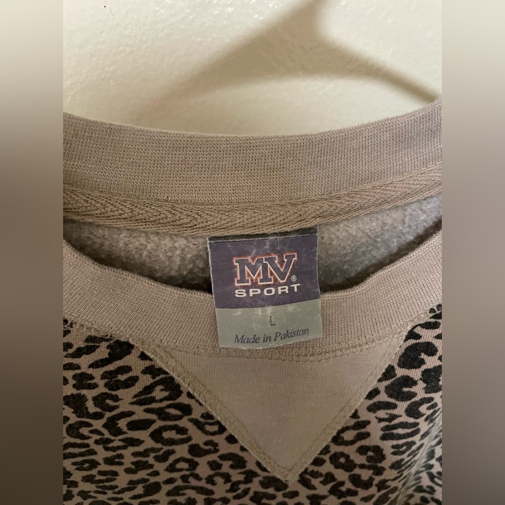 ✨Women’s MV Sport Cheetah Print Crewneck Size L - Picture 4 of 9